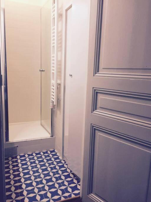 Appartement De Charme De 60 M2 Entre Montmartre Et Batignolles Paris Luaran gambar