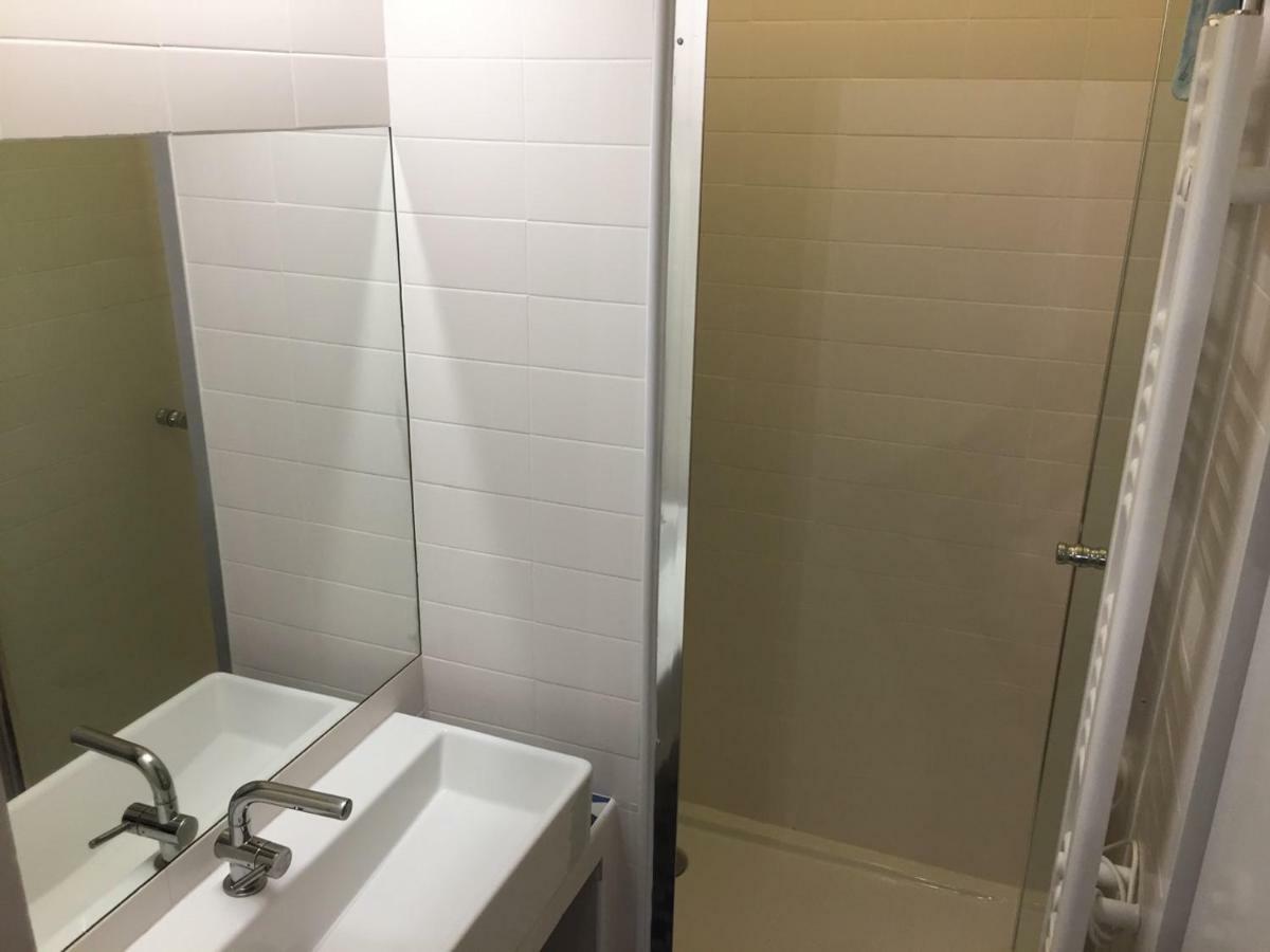 Appartement De Charme De 60 M2 Entre Montmartre Et Batignolles Paris Luaran gambar