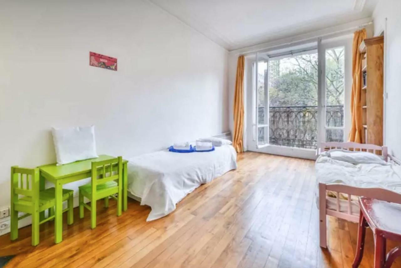 Appartement De Charme De 60 M2 Entre Montmartre Et Batignolles Paris Luaran gambar
